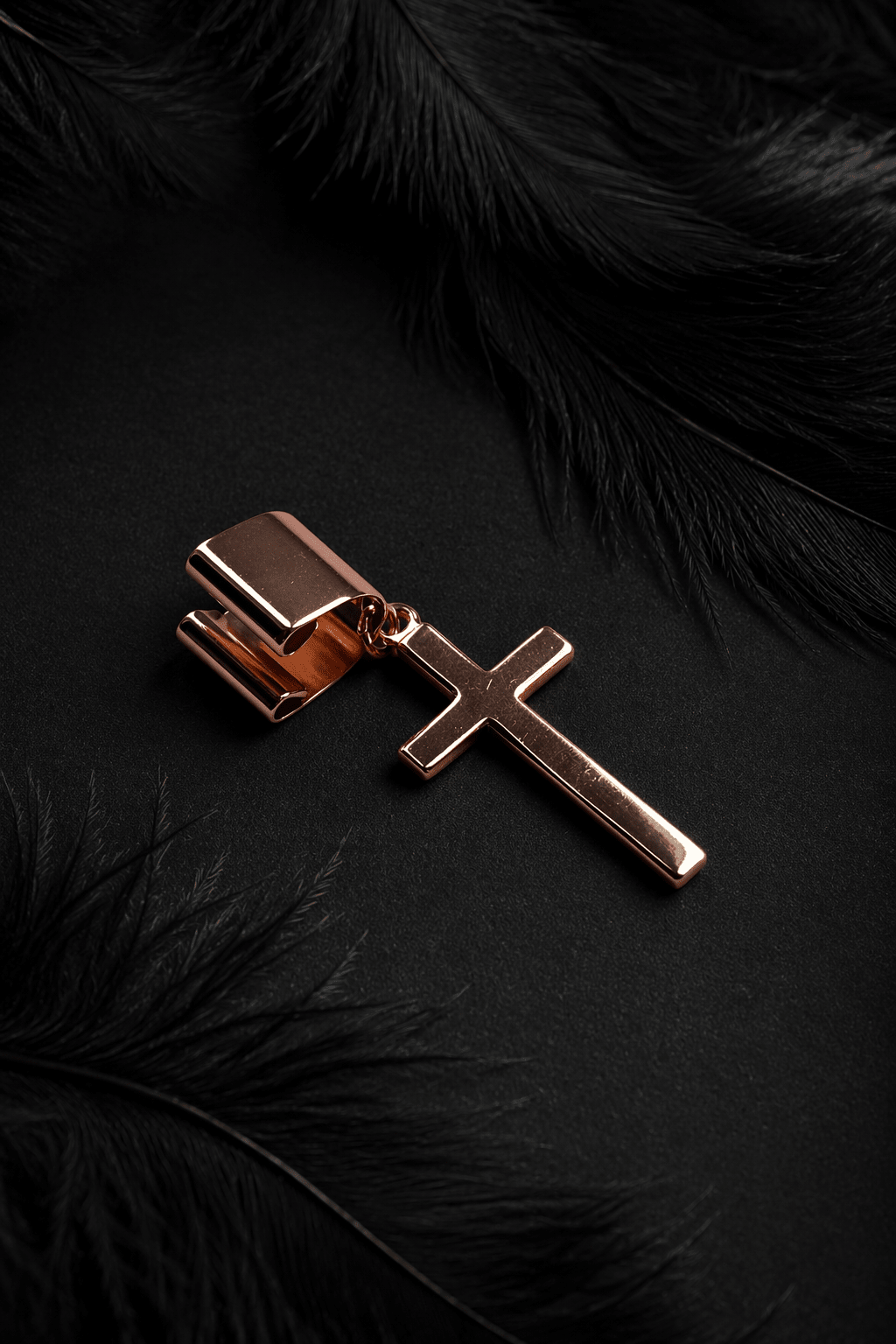 Apzeltīts ear cuff ar krustiņu - 18k - apzeltita - rotas
