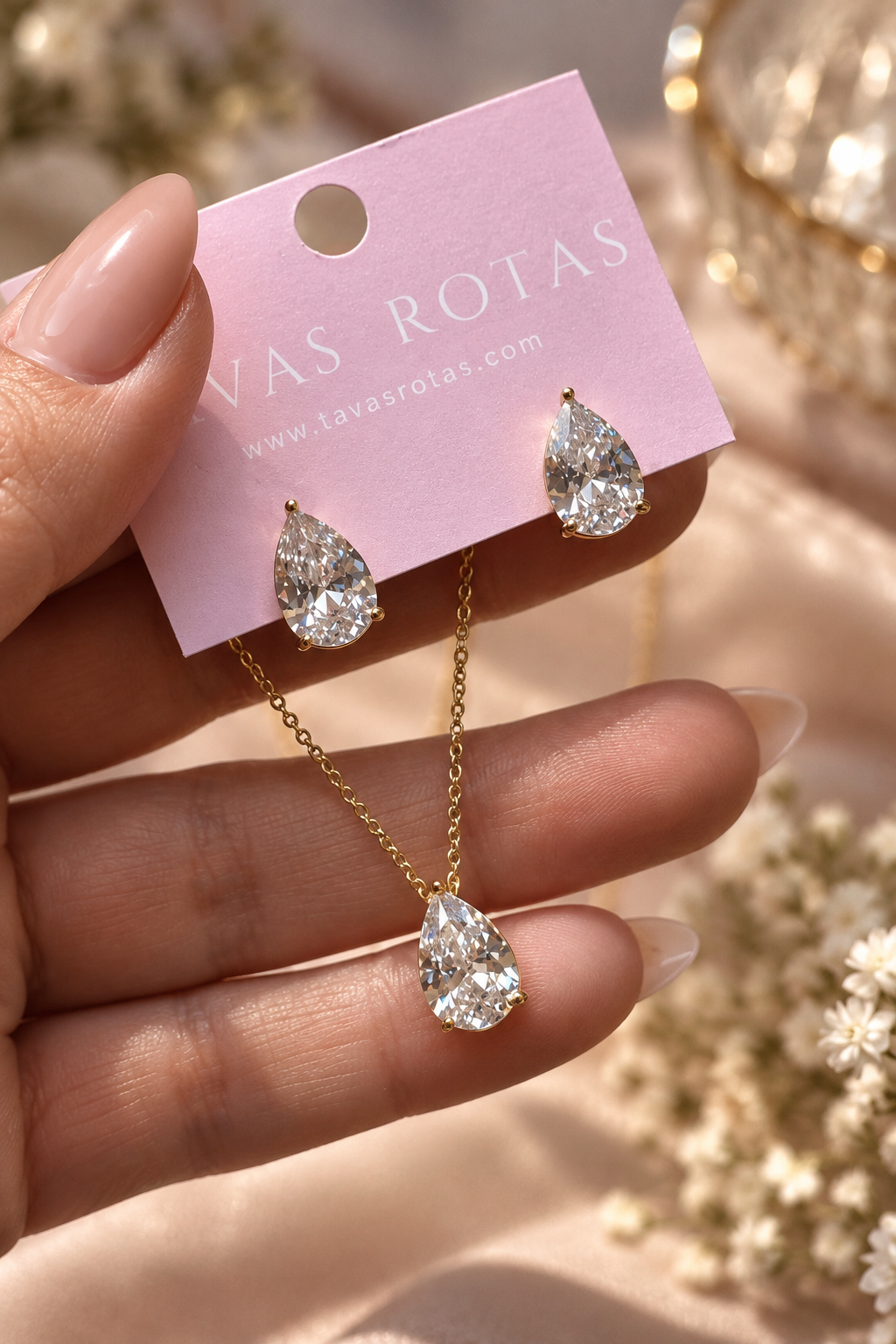 Lāsītes – 14K apzeltīts kaklarotas un auskaru komplekts