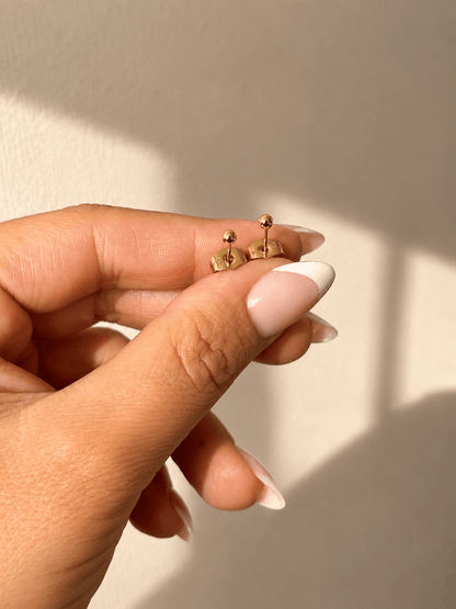 Mini 3 mm apzeltīti bumbiņu auskari ikdienai