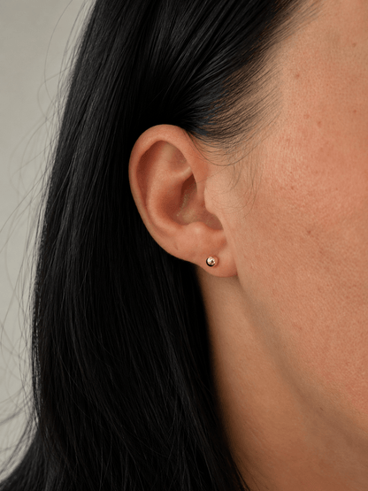 Apzeltīti 4 mm bumbiņu nagliņu auskari sievietēm