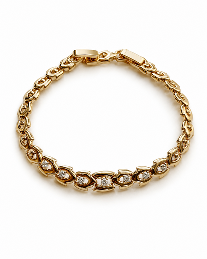 Dagnija – 18k apzeltīta rokassprādze ar cirkonijiem uz balta fona
