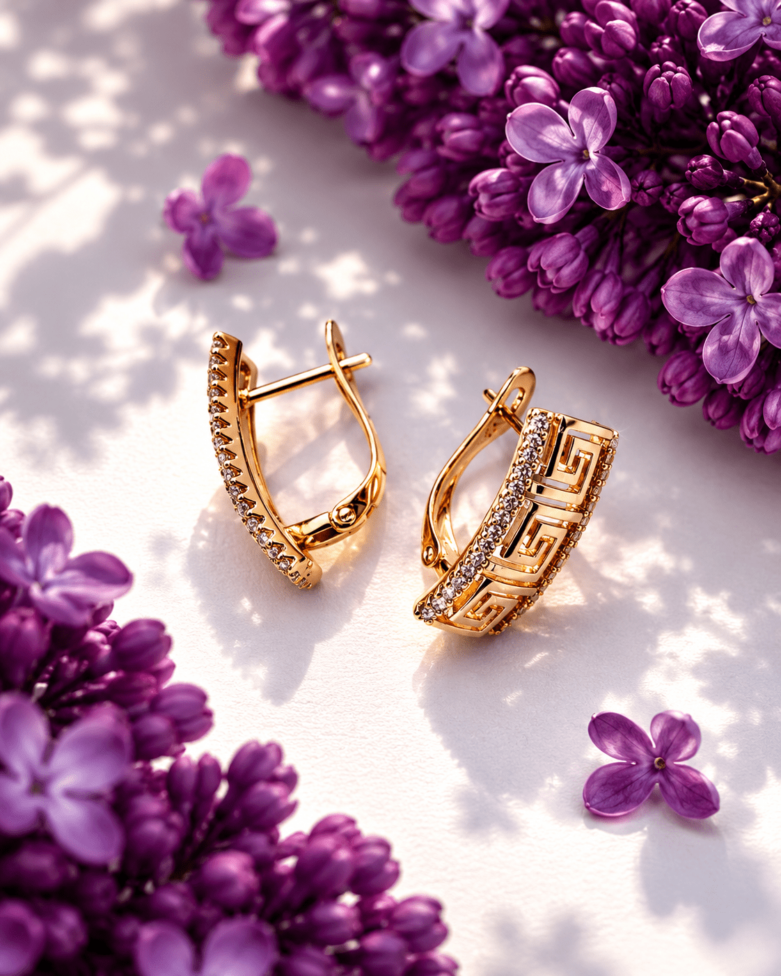 Grēta – 18k apzeltīti auskari ar grieķu rakstu un kubisko cirkoniju apzeltītas rotaslietas sievietēm