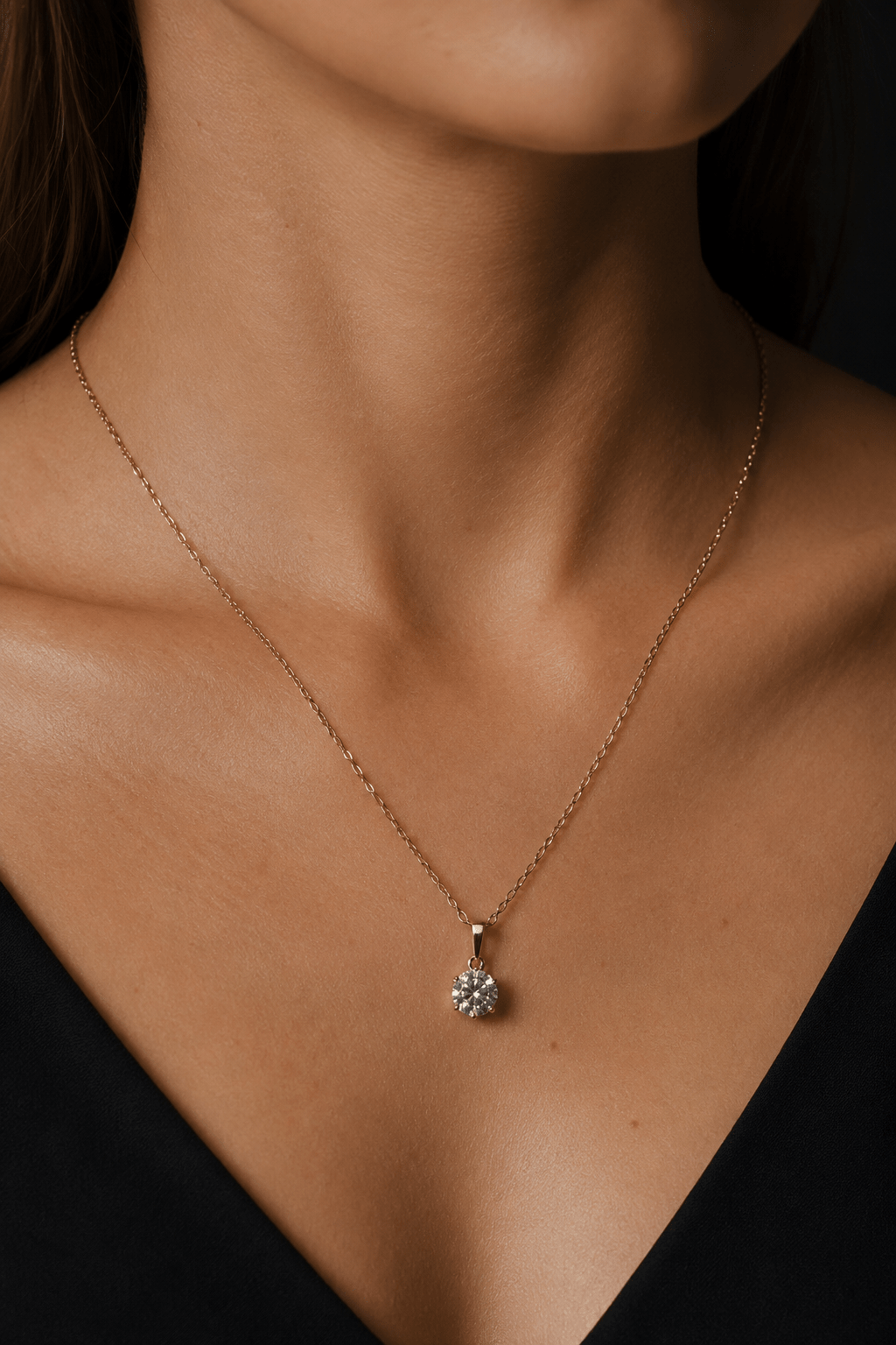 Loreta – 18k apzeltīta kaklarota ar kubiskā cirkonija kulonu apzeltītas rotaslietas sievietēm