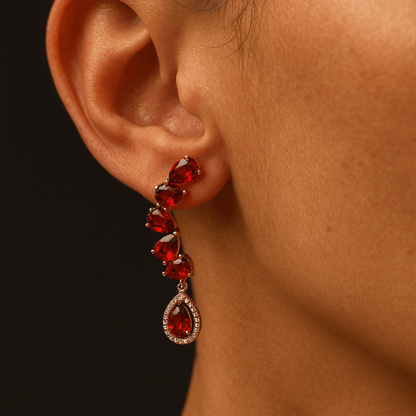 Ruby Glam 18K apzeltīti svētku nagliņu auskari ar sarkaniem kristāliem
